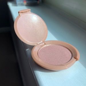 Highlighter makeup